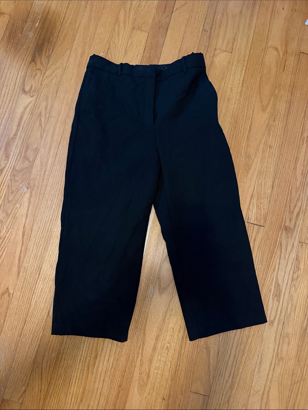 Aritzia Black Straight-Leg Cropped Trousers
